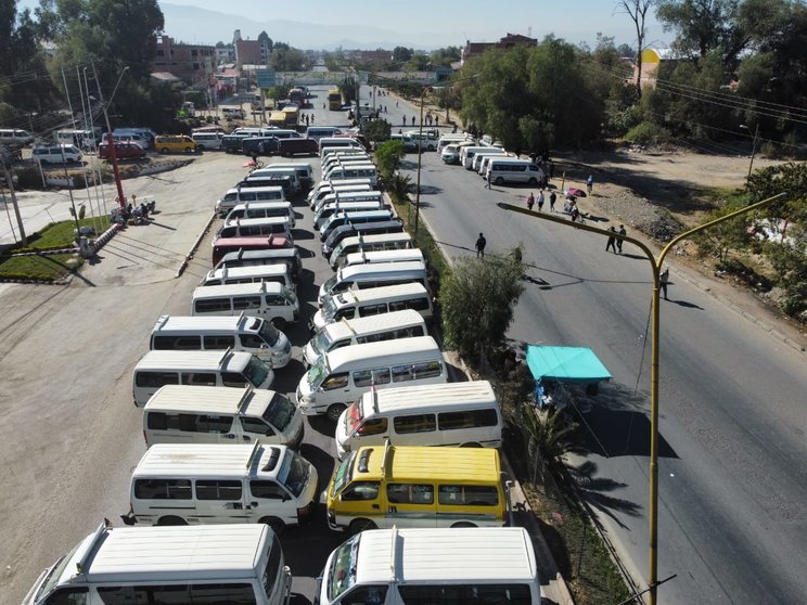 Transportistas cochabambinos bloquean. (Foto: La Razón).