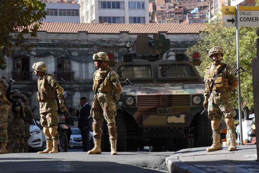 Militares en Plaza Murillo. (Foto: ANF).